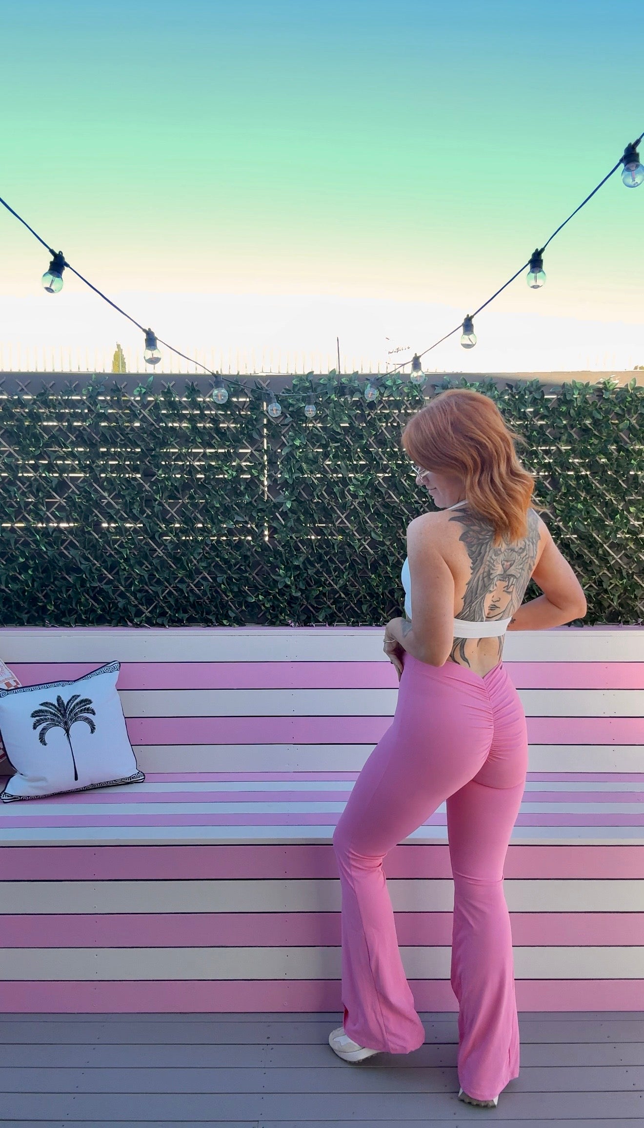 V Back Scrunch Flare Leggings - Cotton Candy